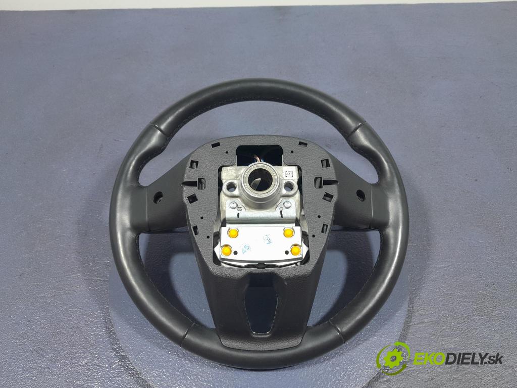 Kia Ceed 2023 volant J7HT0SA1