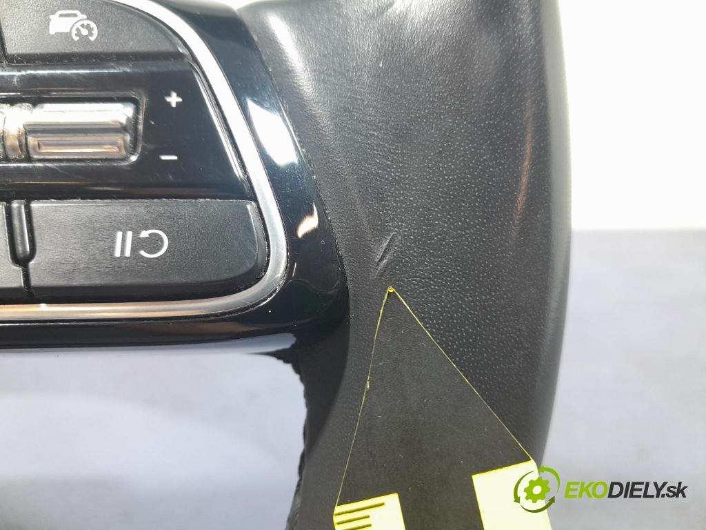 Kia Ceed 2023 volant J7HT0SA1
