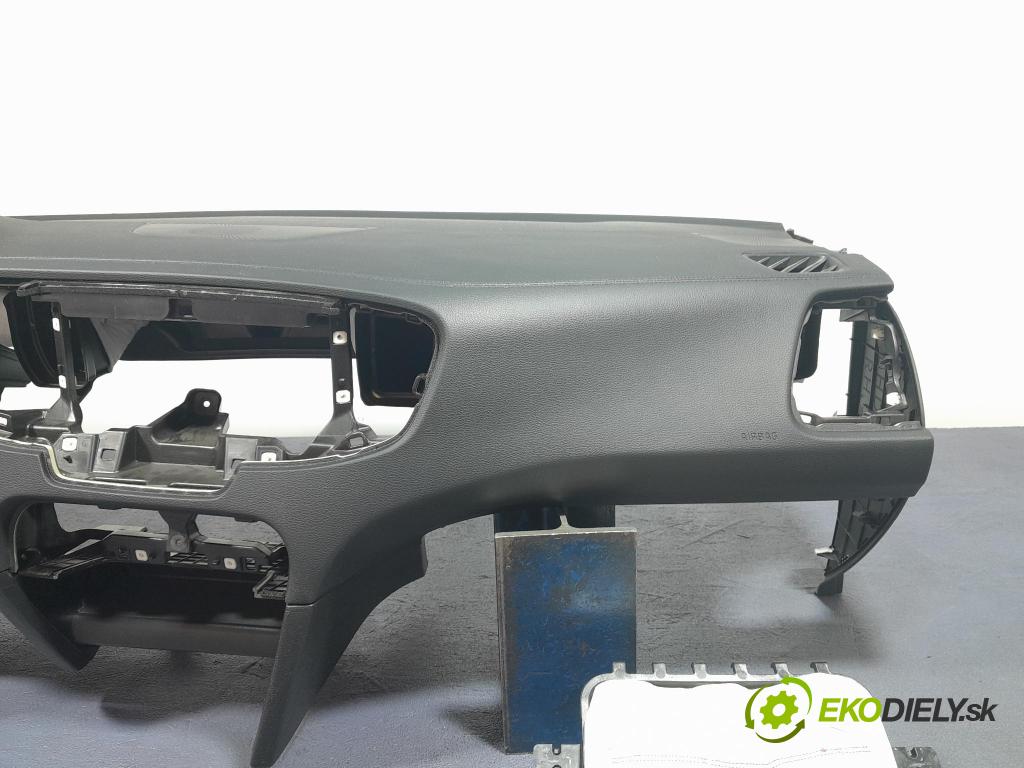 Kia Ceed 2023 kokpit,pristrojová doska