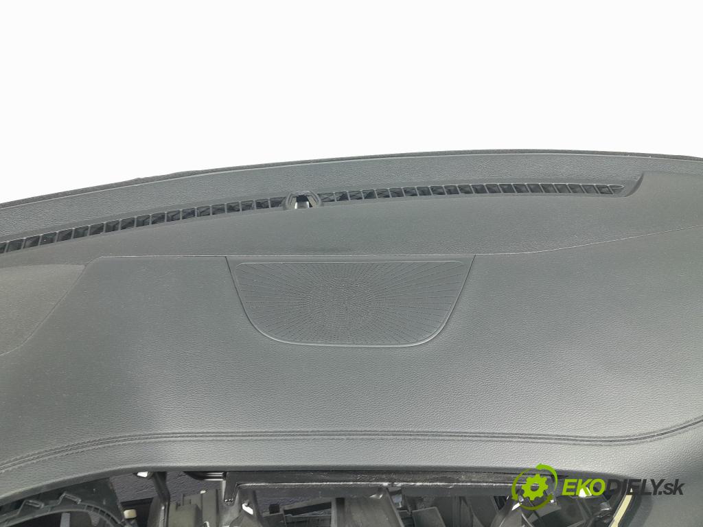 Kia Ceed 2023 kokpit,pristrojová doska