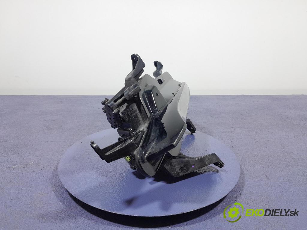 Kia Ceed 2023 Halogen v pravo: 92202-J7500