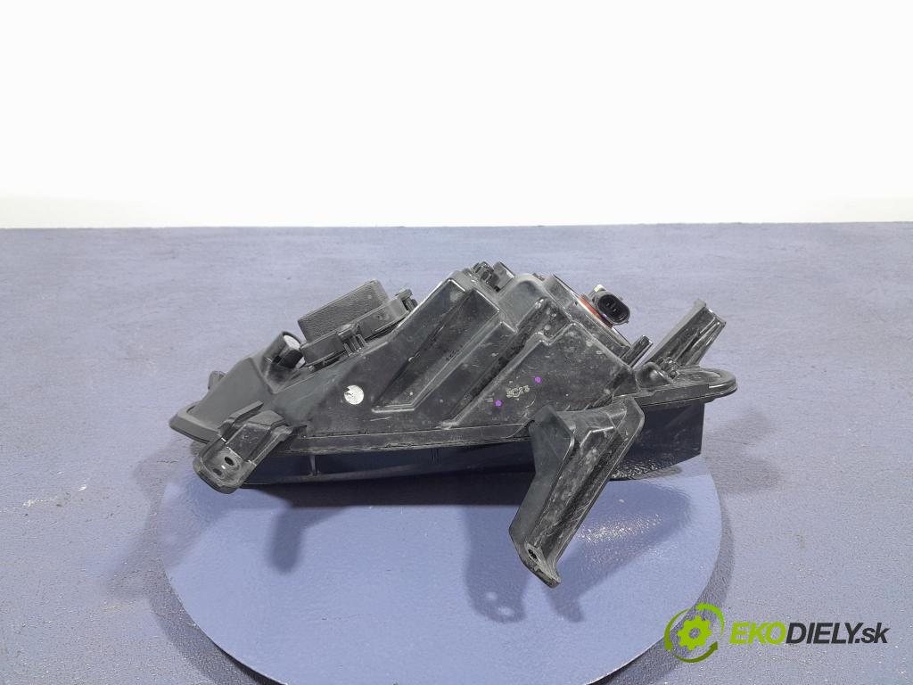 Kia Ceed 2023 Halogen v pravo: 92202-J7500