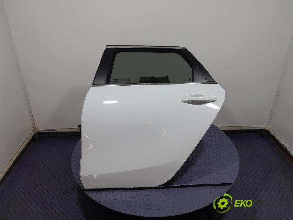 Kia Ceed 2023 dveře Zad: Vlevo, odjet: