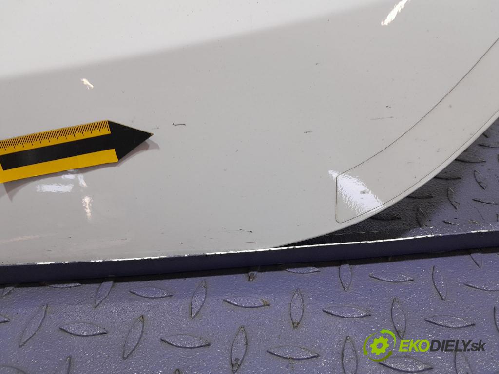 Kia Ceed 2023 dveře Zad: Vlevo, odjet: