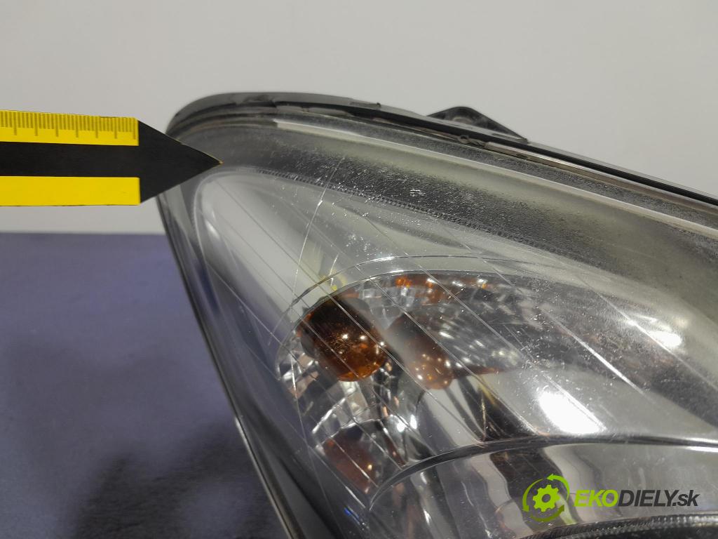 Kia Ceed 2010 Reflektor: v pravo: