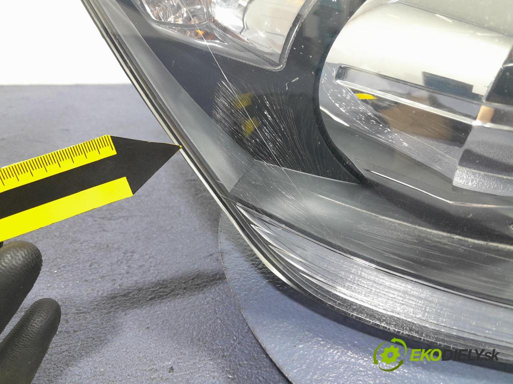 Kia Ceed 2010 Reflektor: v pravo: