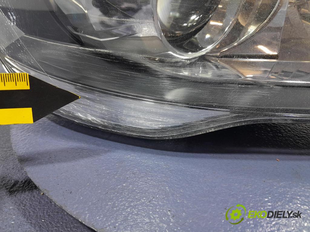 Kia Ceed 2010 Reflektor: v pravo: