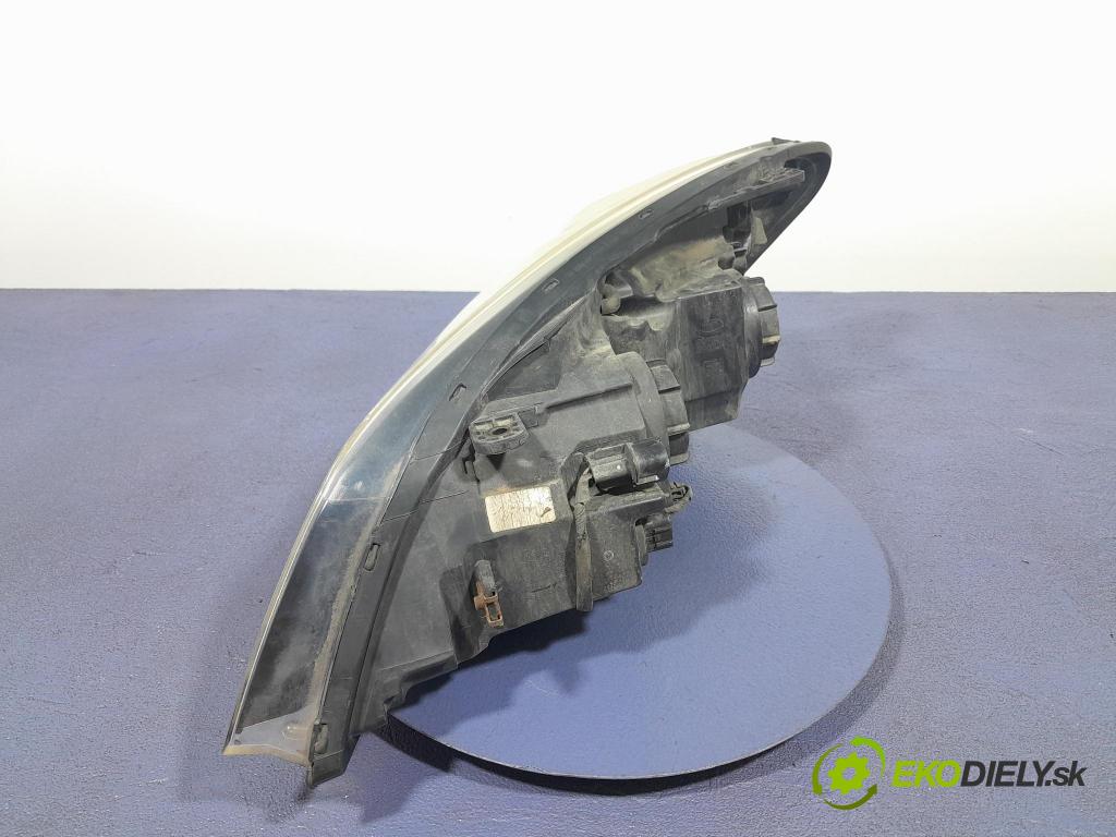 Kia Ceed 2010 Reflektor: v pravo: