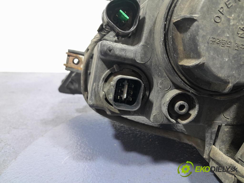 Kia Ceed 2010 Reflektor: v pravo: