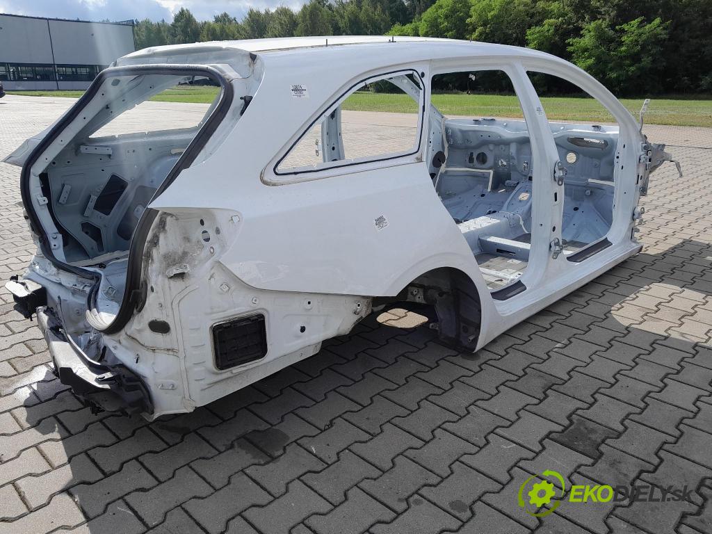Kia Ceed 2023 blatnik Zad: v pravo: 
