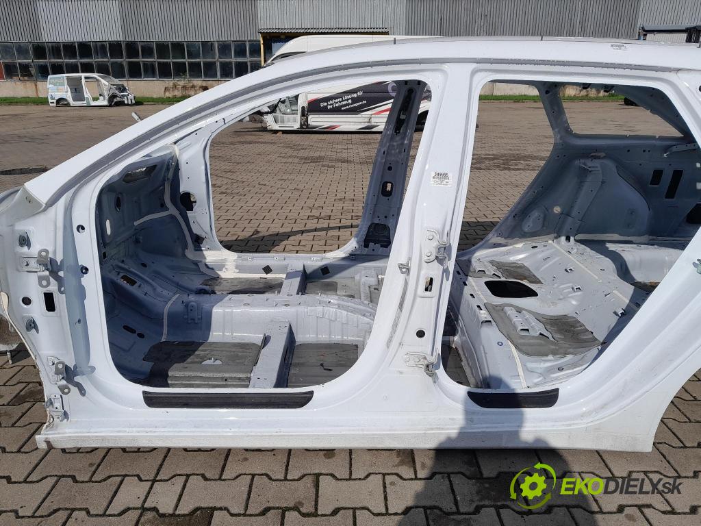 Kia Ceed 2023 Práh: Vľavo: