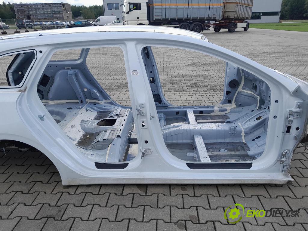 Kia Ceed 2023 Práh: v pravo: