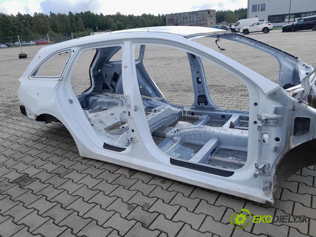 Kia Ceed 2023 Práh: v pravo: