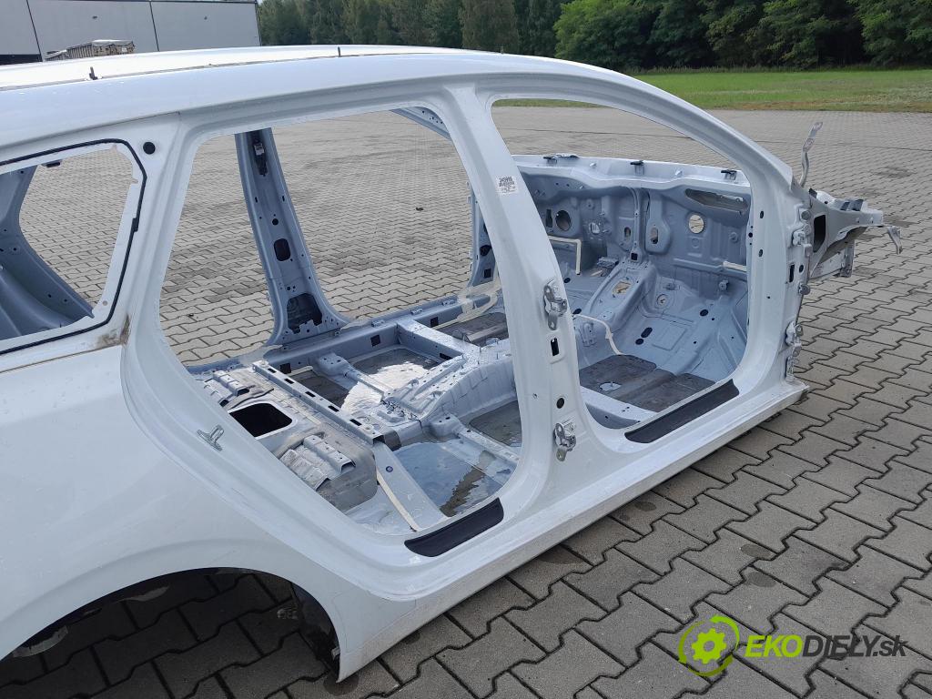 Kia Ceed 2023 Práh: v pravo: