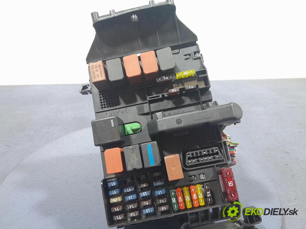 Smart Fortwo 2000 skříňka Pojistky 0001683V001