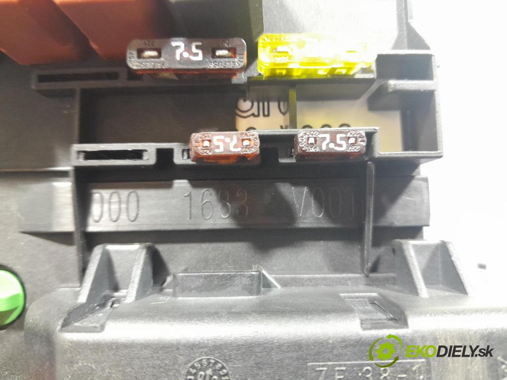 Smart Fortwo 2000 skříňka Pojistky 0001683V001