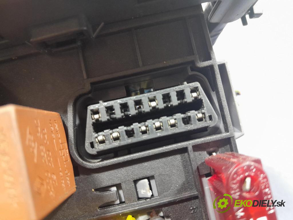 Smart Fortwo 2000 skříňka Pojistky 0001683V001