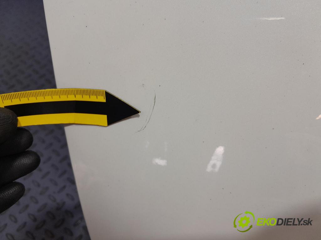 Peugeot 5008 2013 zadní dveře kufra: kufr