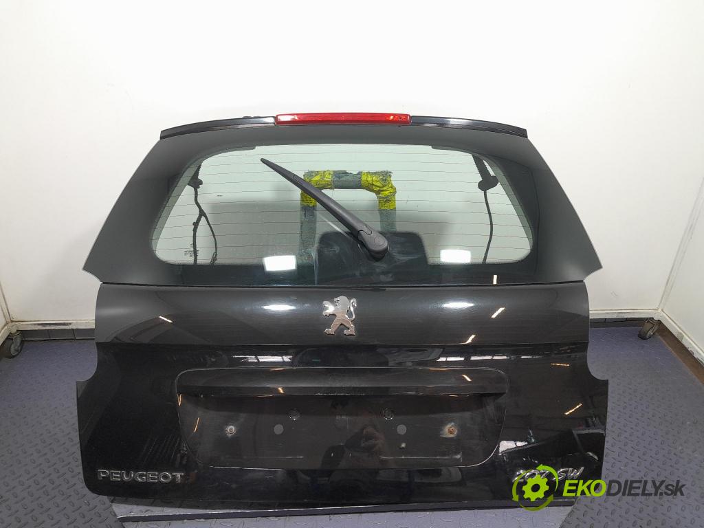 Peugeot 207 2011 zadní dveře kufra: kufr