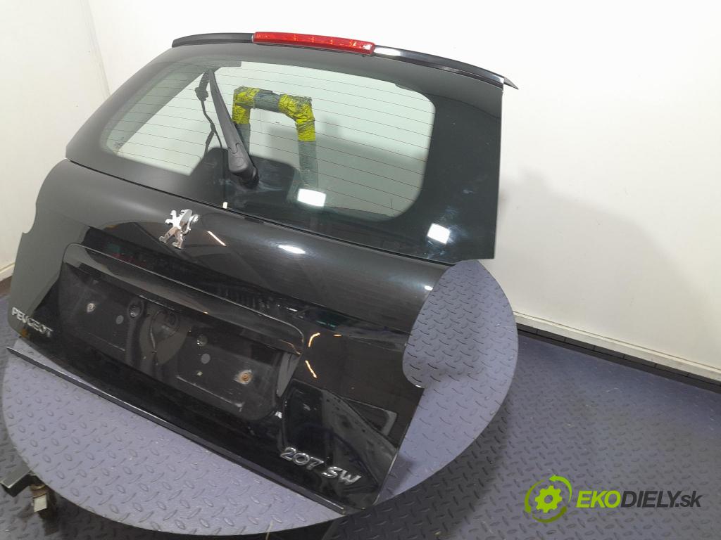 Peugeot 207 2011 zadní dveře kufra: kufr