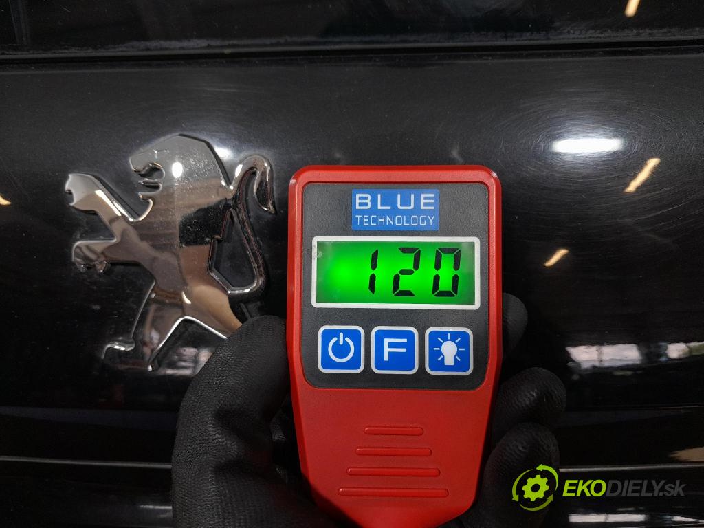 Peugeot 207 2011 zadní dveře kufra: kufr