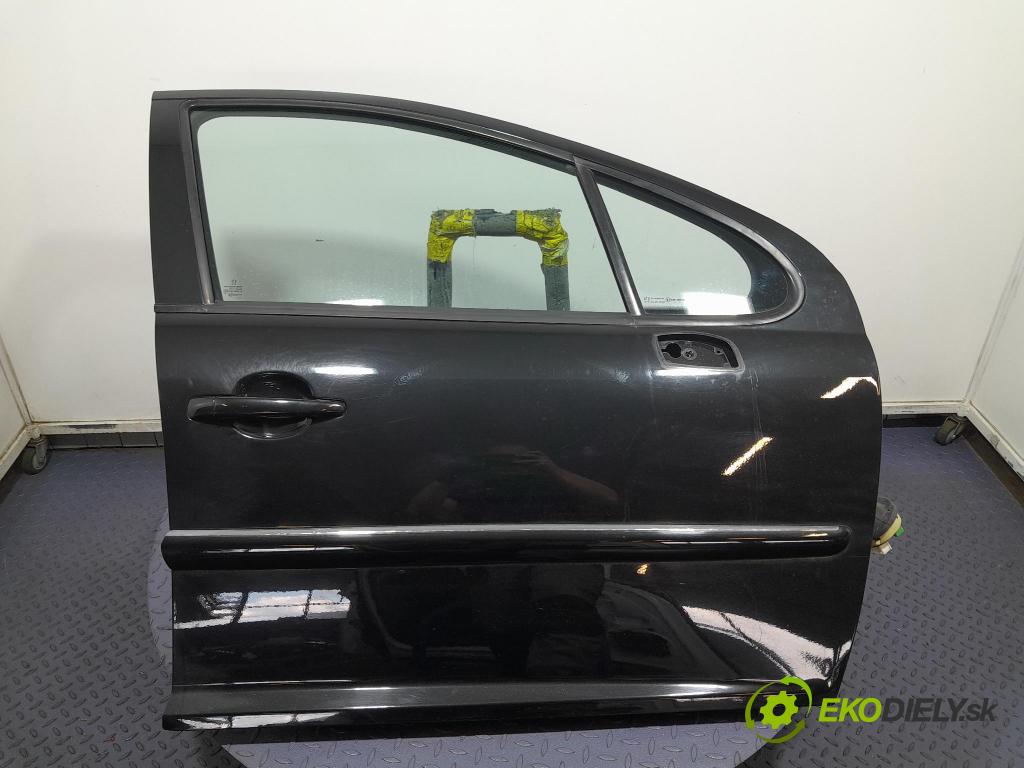 Peugeot 207 2011 dveře před prave