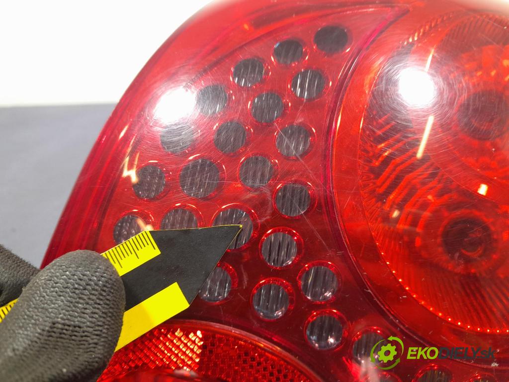 Peugeot 207 2011 světlo Zad: Práva: Mimo: 9680157980