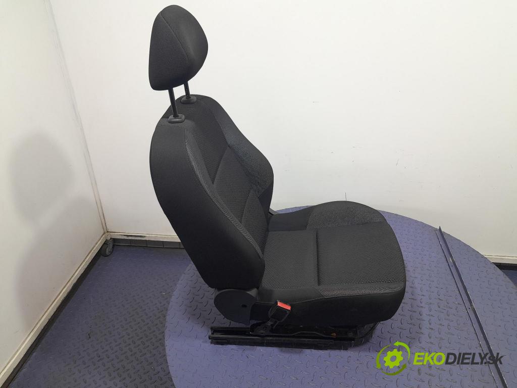 Peugeot 207 2011 Sedadlo Řidiči