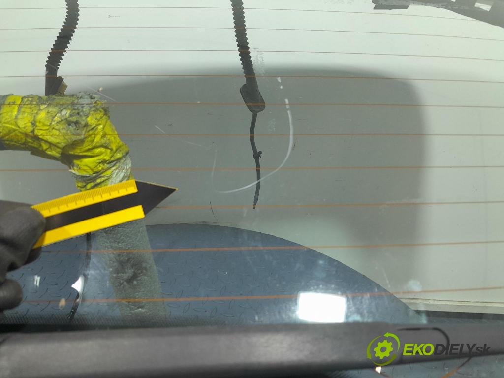 Ford Mondeo 2011 zadní dveře kufra: kufr