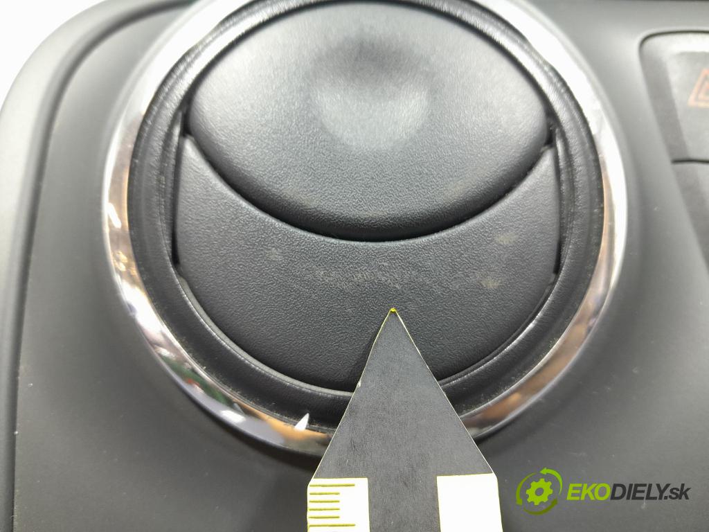 Dacia Sandero 2014 kryt Plast: Interiéry: 682608729R