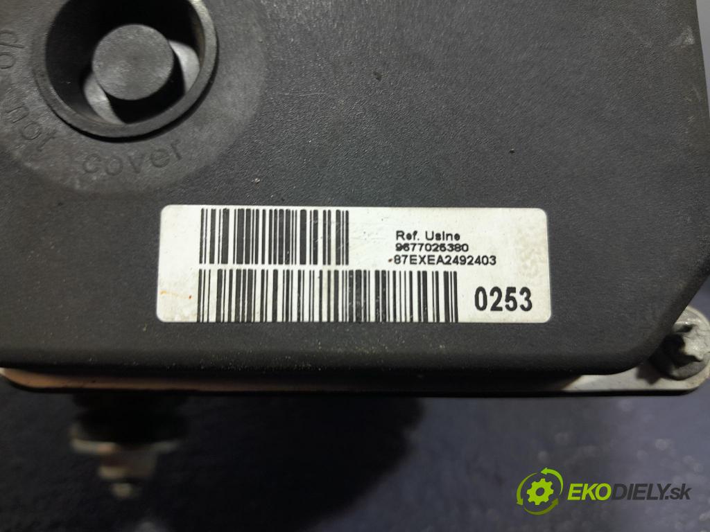 Peugeot 5008 2013 čerpadlo ABS x 9674677580