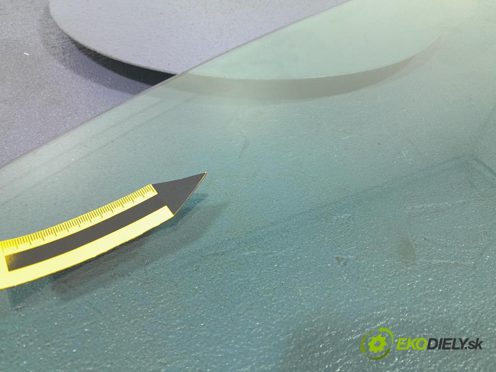 Peugeot 5008 2013 sklo dveře před levá 