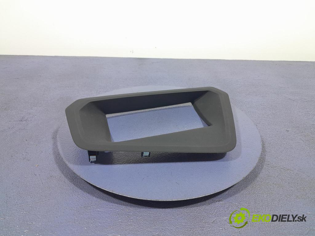 Bmw M4 2025 kryt Plast: Interiéry: 9621898