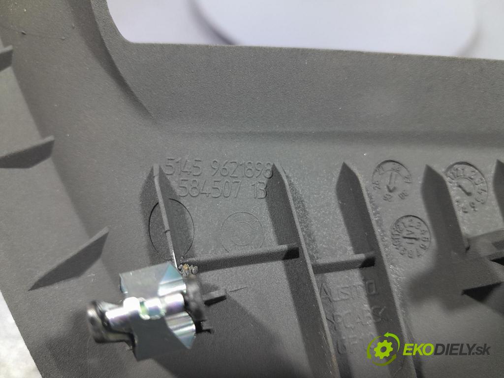 Bmw M4 2025 kryt Plast: Interiéry: 9621898