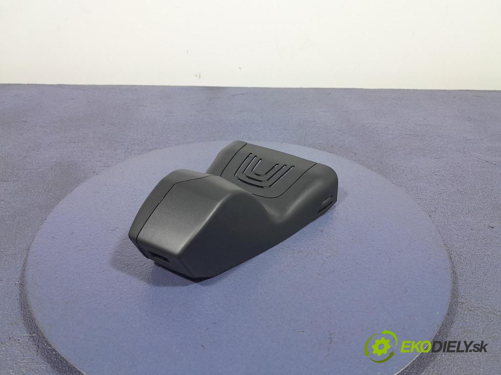 Bmw M4 2025 kryt Plast: Interiéry: 5A6E116