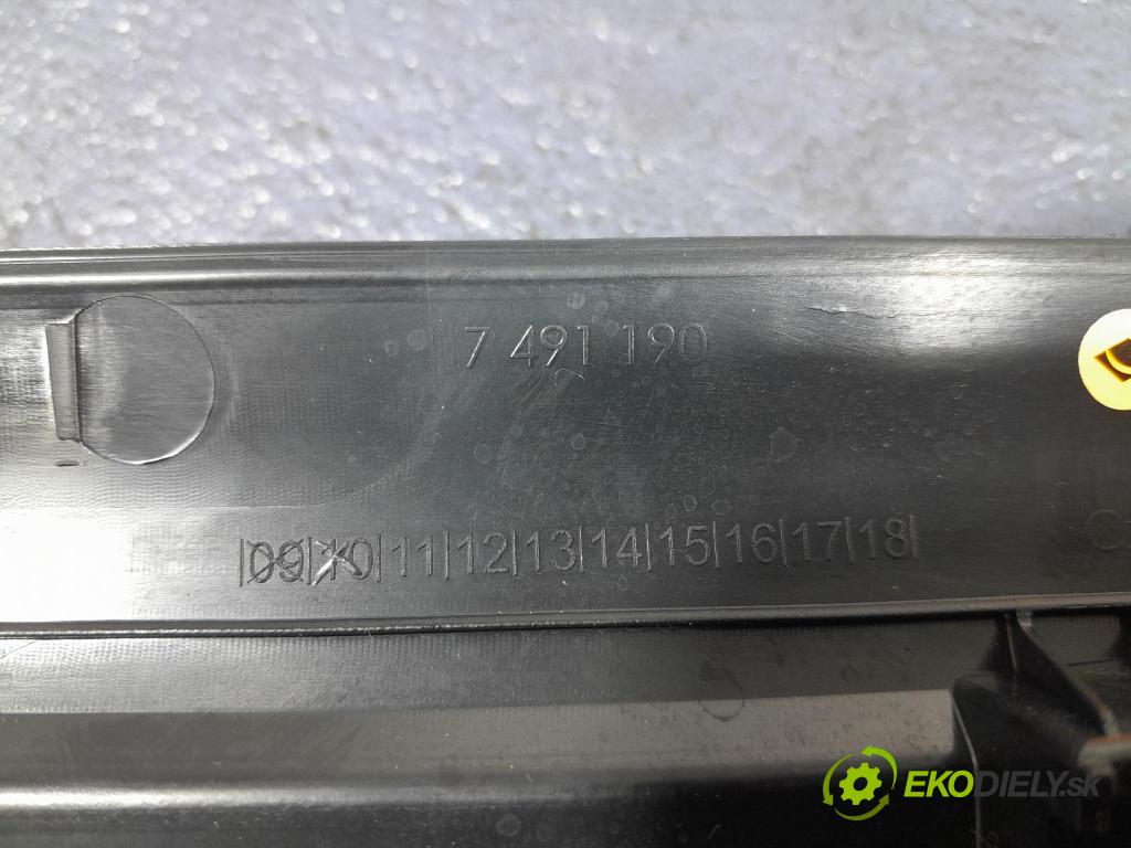 Bmw M4 2025 kryt Plast: Interiéry: 7491190