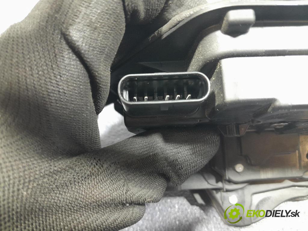 Bmw M4 2025 zámek dveře před v pravo: 7956142