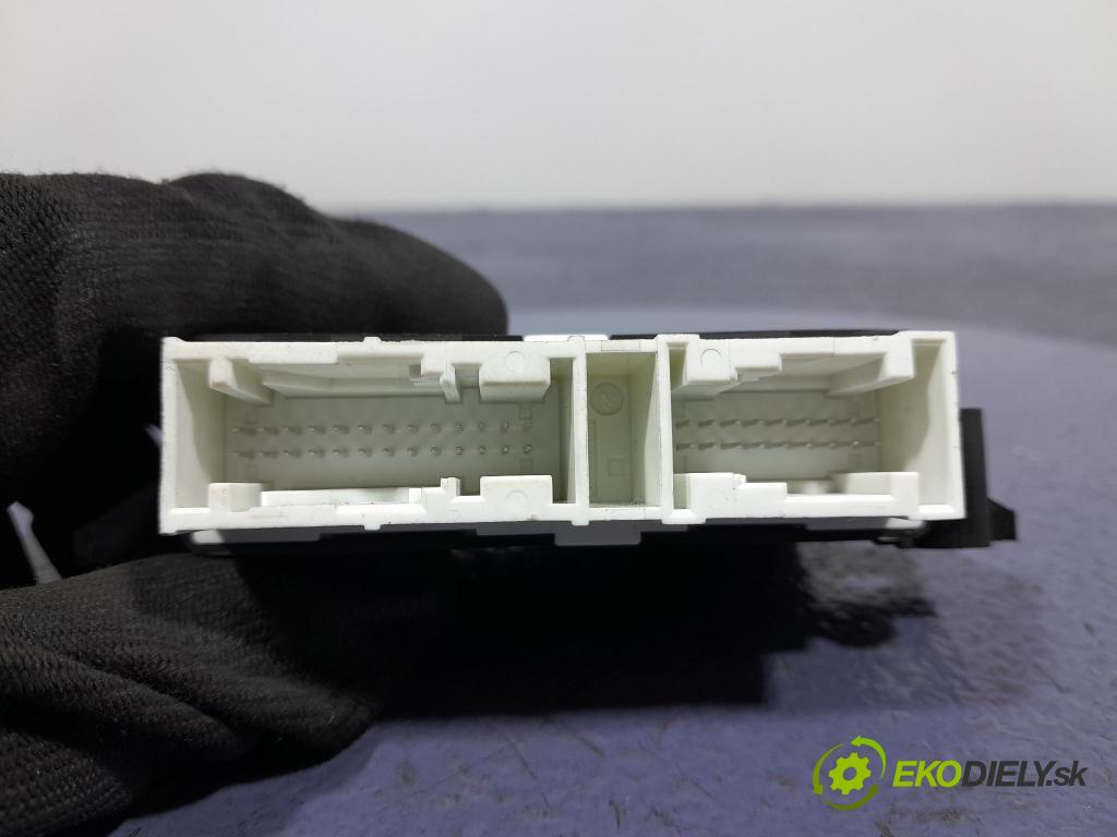 Vw Passat 2021 snímač / řídící jednotka PDC 5QA919294J