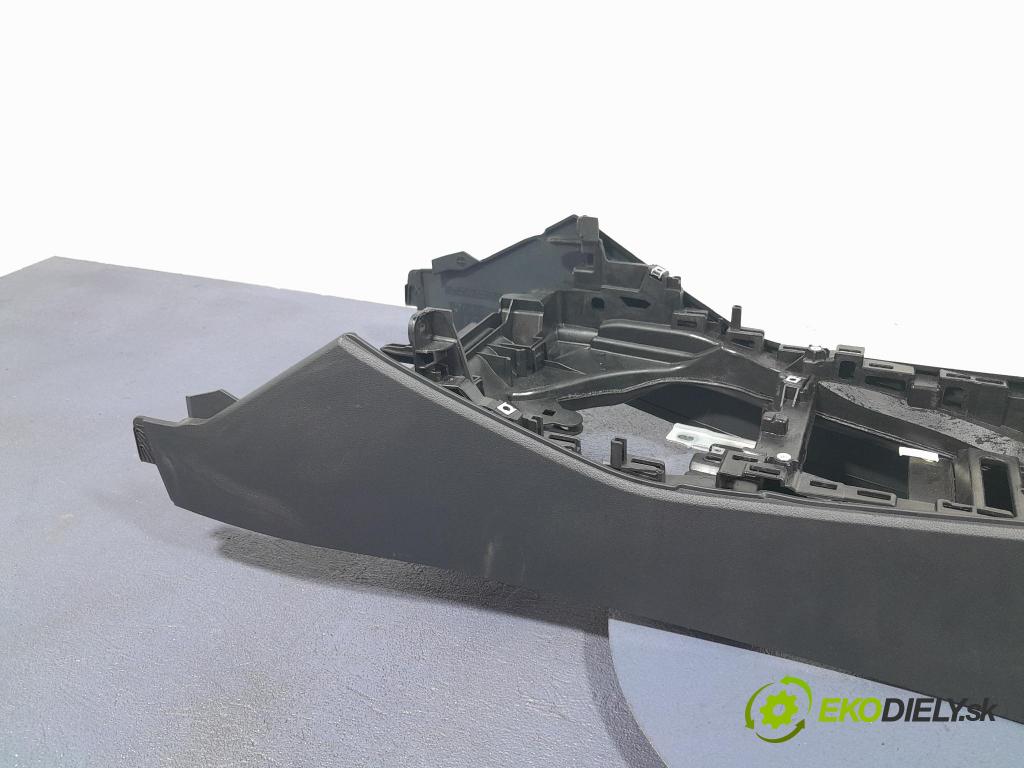 Bmw M4 2025 loketní opěrka 6806777