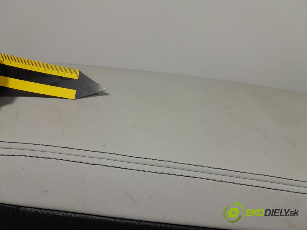 Bmw M4 2025 loketní opěrka 6806777