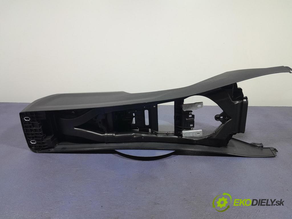 Bmw M4 2025 loketní opěrka 6806777