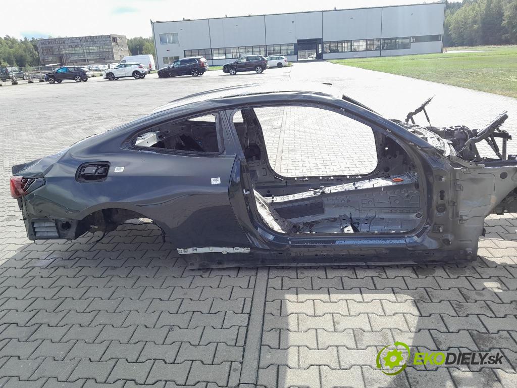 Bmw M4 2025 práh v pravo: