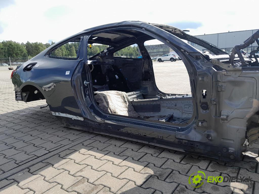 Bmw M4 2025 práh v pravo: