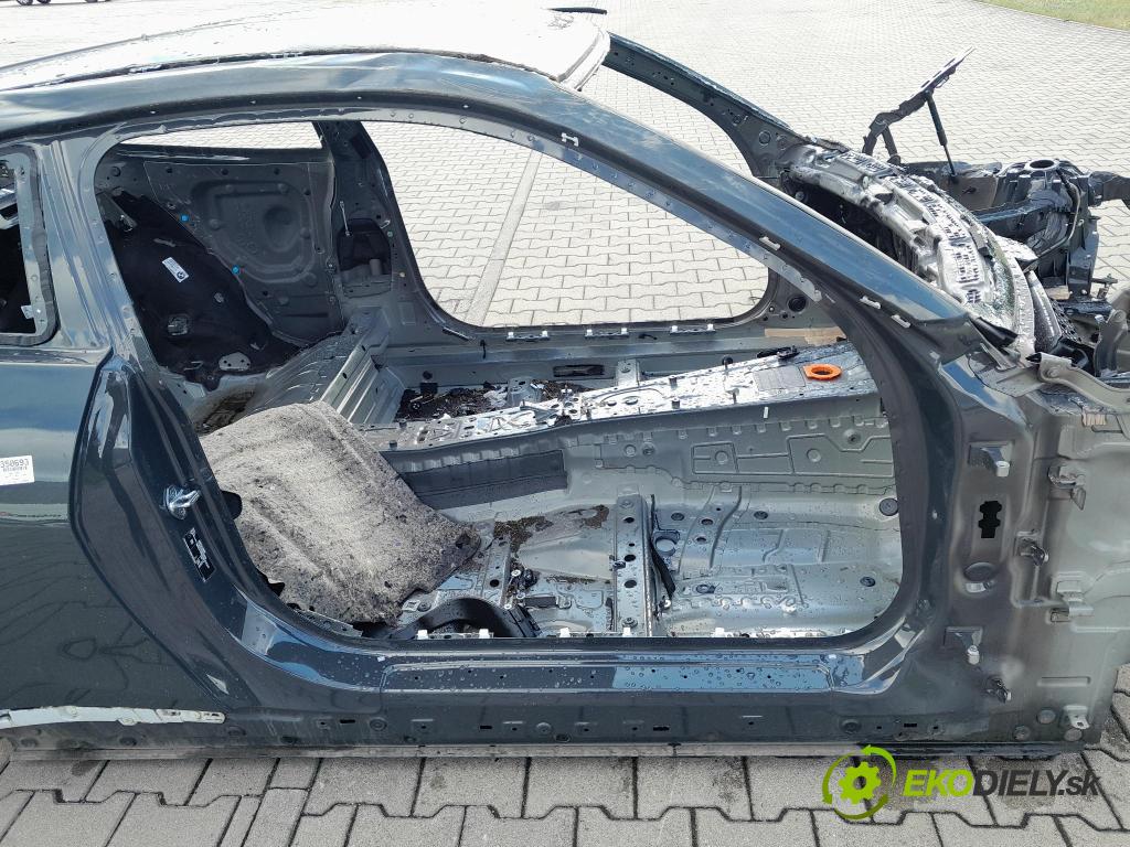 Bmw M4 2025 práh v pravo: