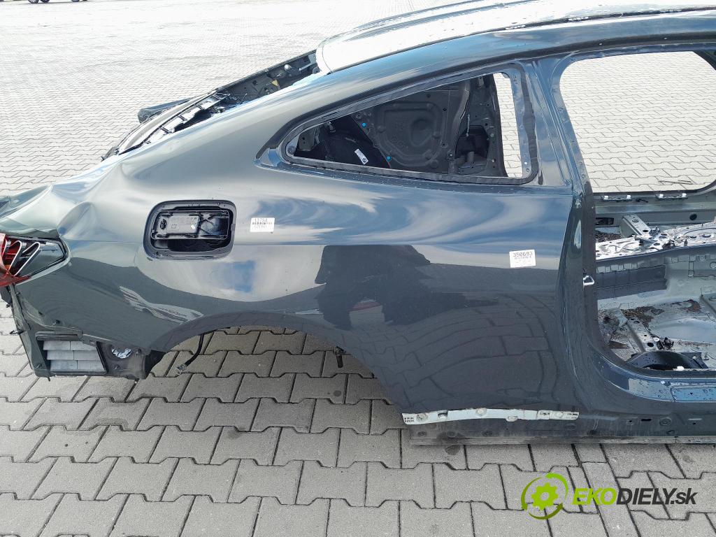 Bmw M4 2025 práh v pravo: