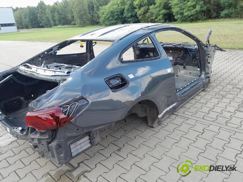 Bmw M4 2025 práh v pravo: