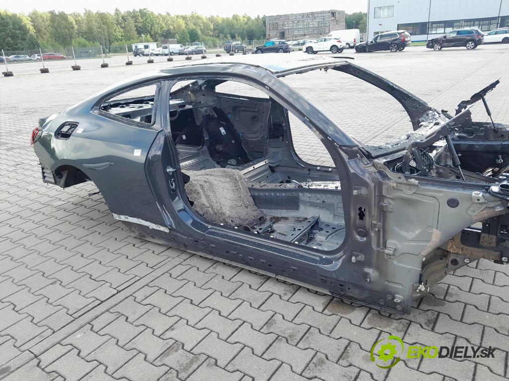Bmw M4 2025 práh v pravo: 