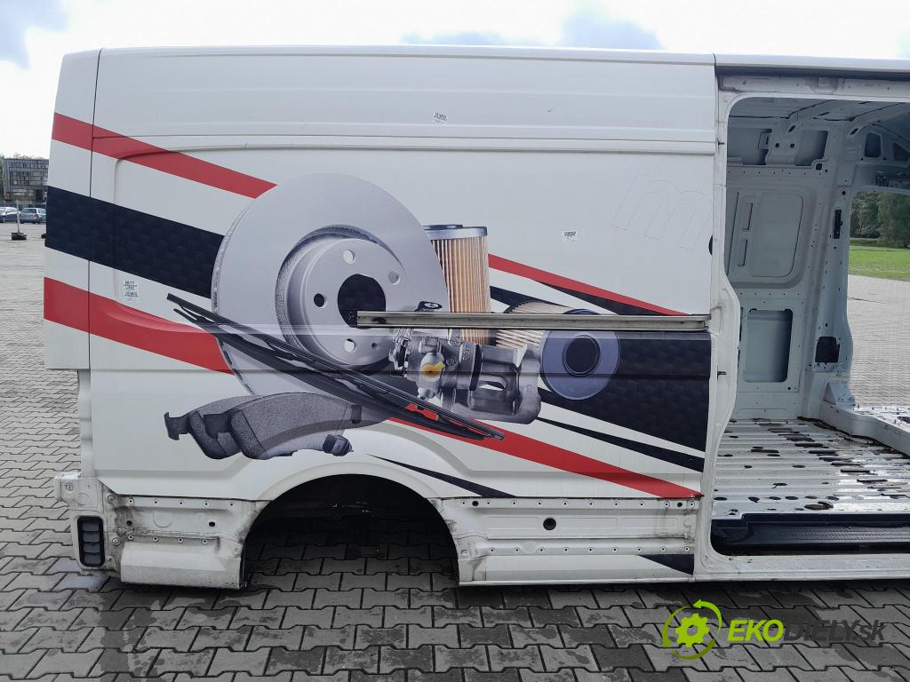 Vw Crafter 2023 Strana: v pravo: