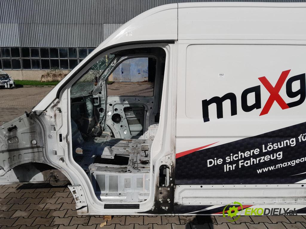 Vw Crafter 0 Strana: Vľavo: