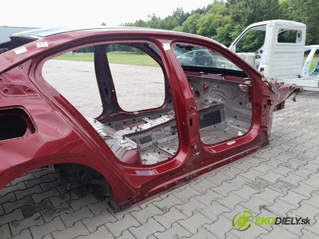 Bmw Seria 5 0 práh v pravo: